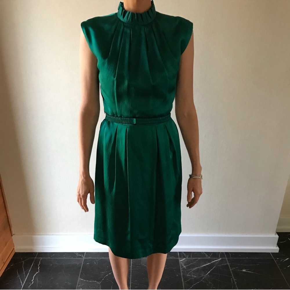 ANTONIO MELANI Green Pleated Sheath Dress with Mandarin Collar